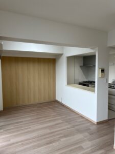 マンションの常識を変える、賢い自然素材風リフォーム